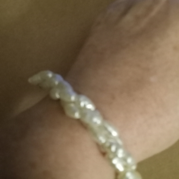 Vintage Twisted 3 strand pearl bra elet with barrel closure - Picture 2 of 2